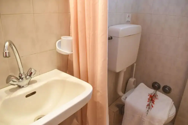Comfy green studio/just 150m to the beach
