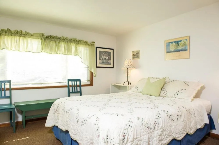 The Hamptons 2 Br cottage by RedAwning
