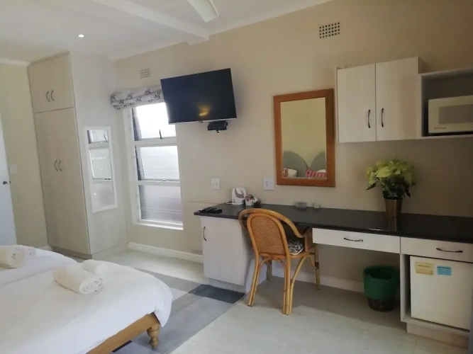 1 Bedroom Standard Double room with pool view