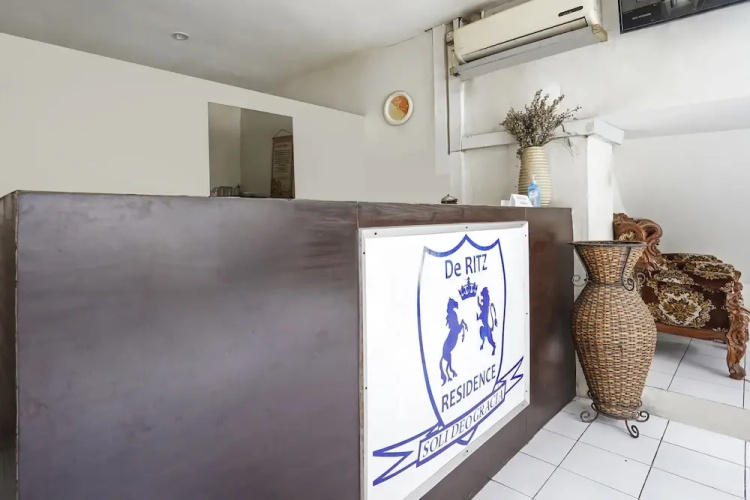 OYO 91035 De Ritz Residence