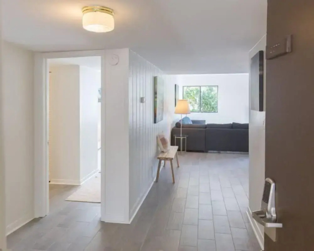 2077 Beachwood
