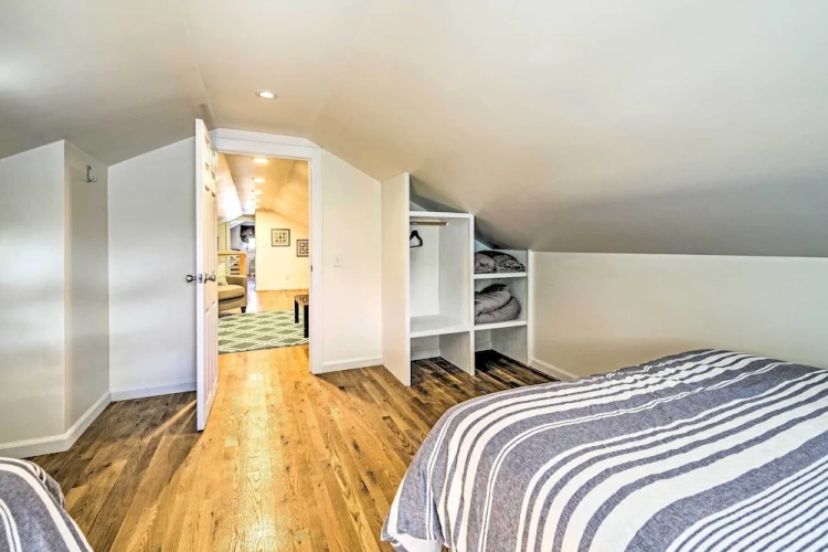 5 Bedrooms Cottage