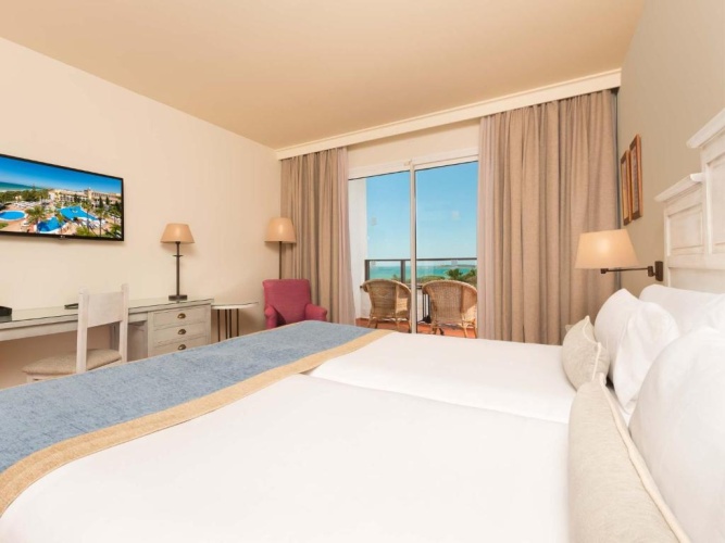 Twin room with partial sea view