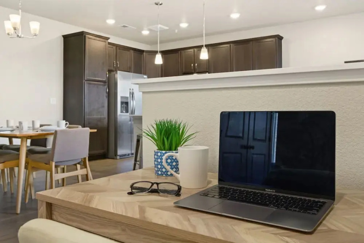 Northfield Hideaway, King Suite, EV, Pet-friendly