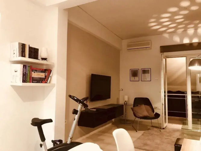 Renovated minimal aptm next to metro