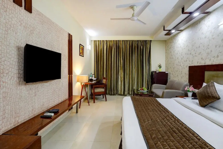 Fabhotel B Stays