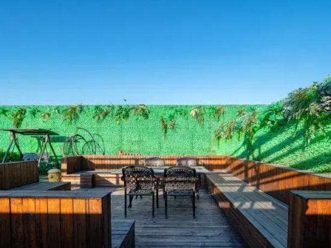 club theme hotel