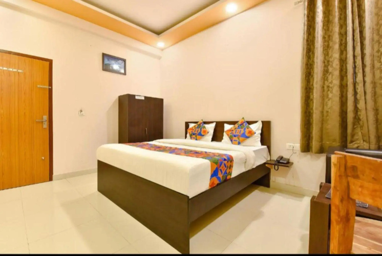 OYO 91695 Hotel Sarvika