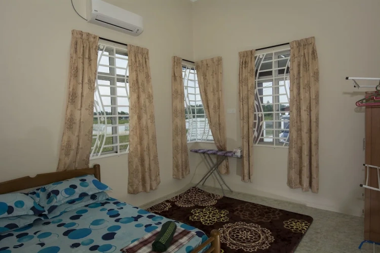 4 Bedrooms Cottage