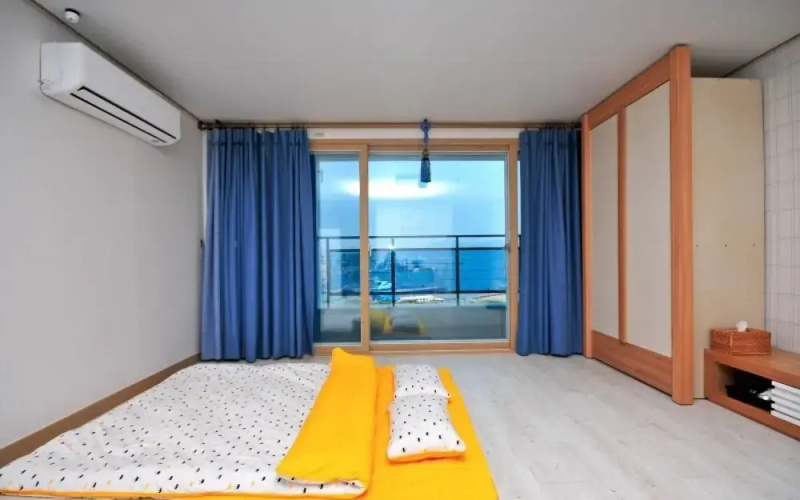 Tongyeong Cobalt Blue Pension