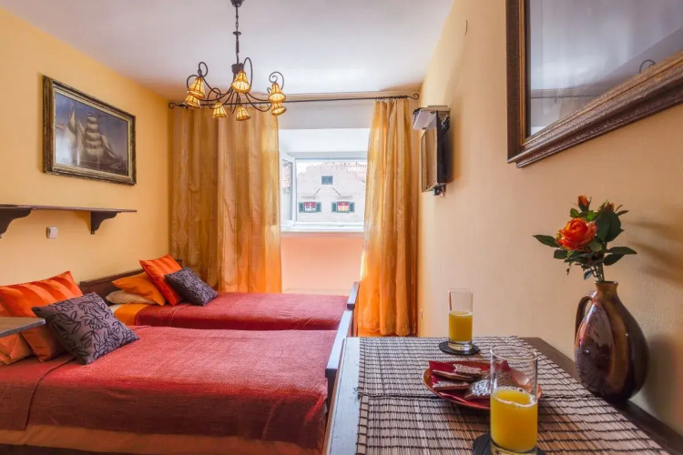 MAIN CENTRAL SQUARE guest house