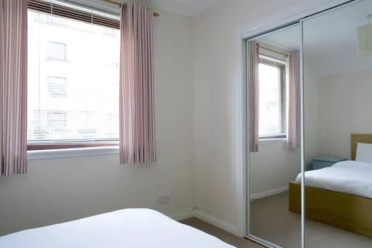 2 Bedroom Canalside Apartment