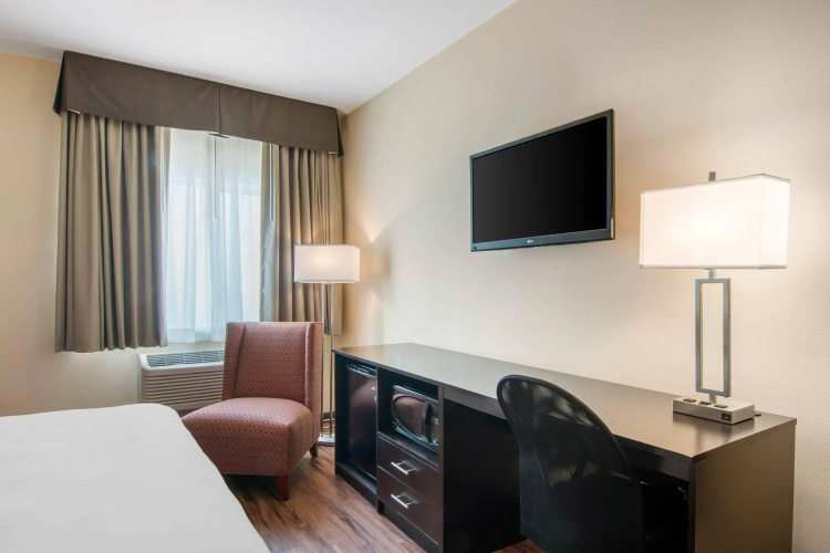 Econo Lodge Inn & Suites Springfield Main Street