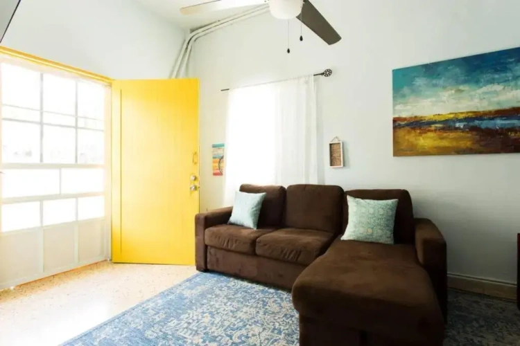2 Bedrooms Apartment