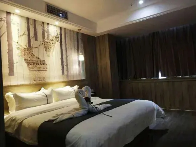 Fiat Hotel (Mengyin Square)