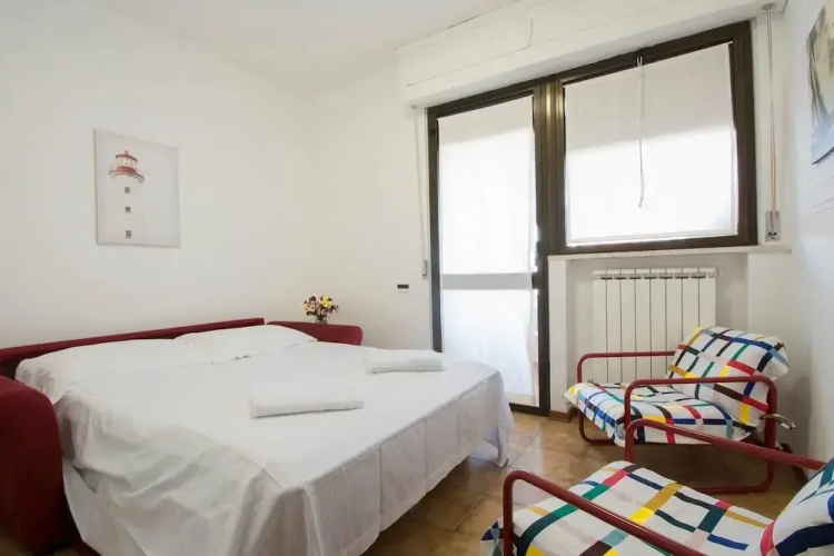 ALTIDO Lovely 1BR flat with patio and parking