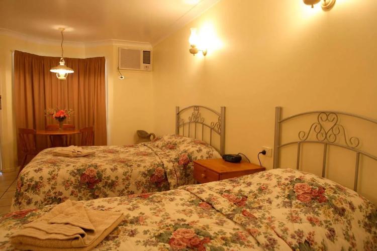 Bottlebrush Motel