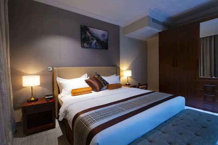 Deluxe Suite