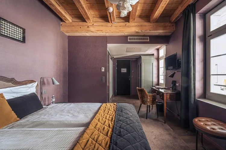 Classic Double room with city view