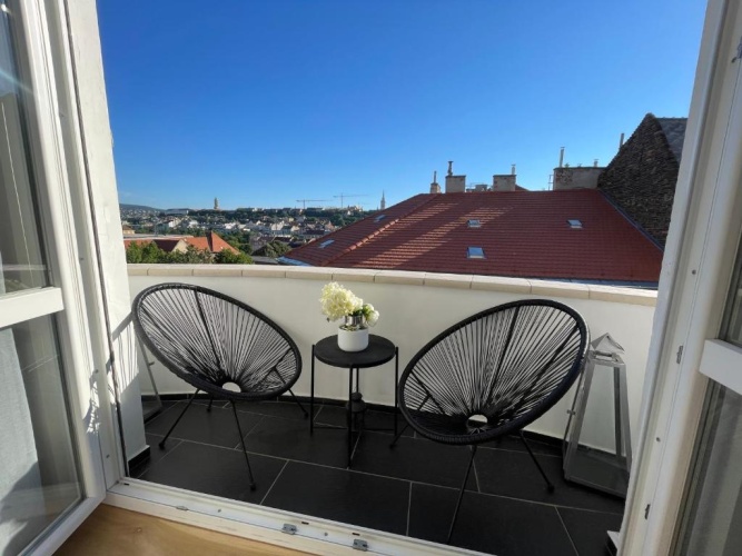 3 Bedrooms Apartment