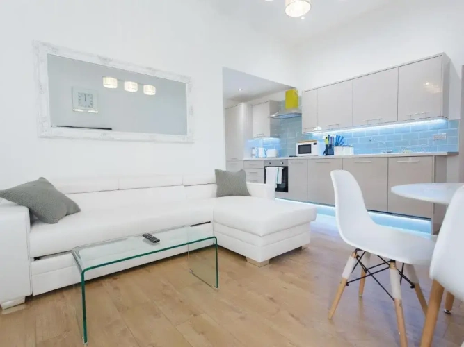 Deluxe Apartment
