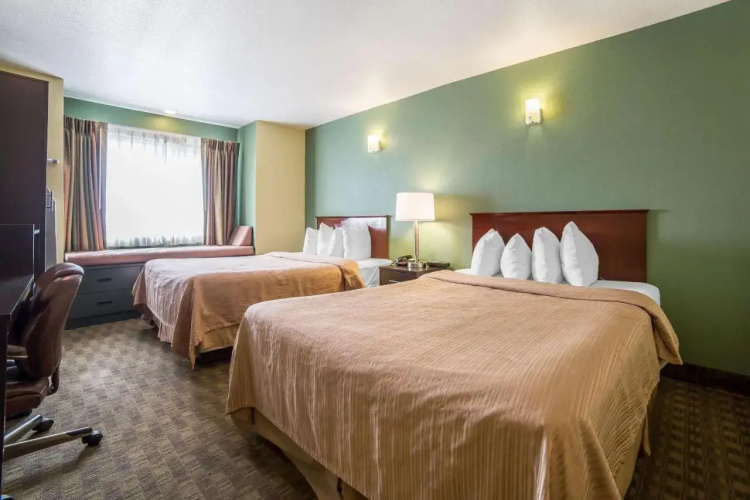 Econo Lodge Inn And Suites