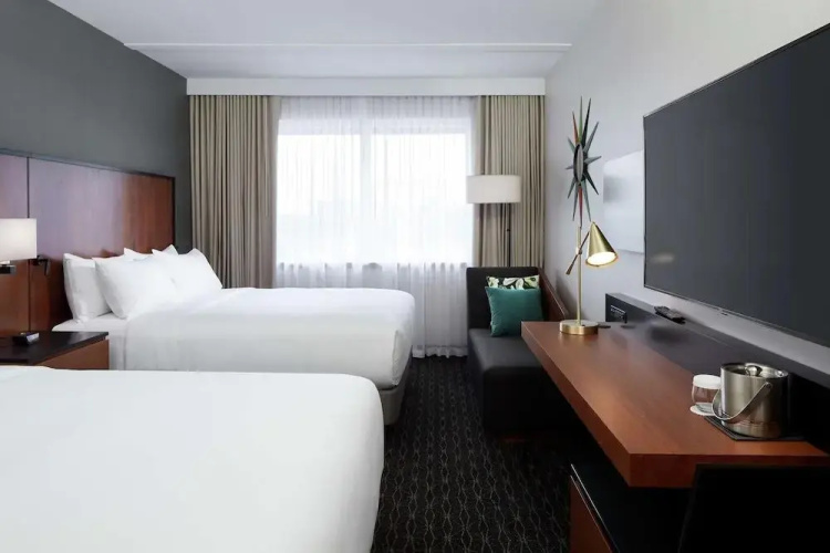 Hotel Mtl Express - Montreal Airport