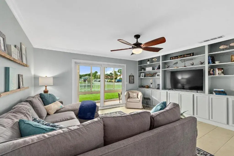 Island Oasis - 3br 2ba - steps to the ocean!