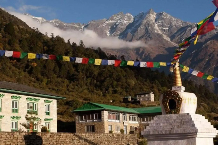 Yeti Mountain Home, Phakding