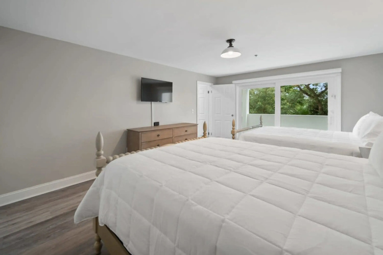 Beautiful PCB Condo w/ Pvt Balcony & Shared Pool