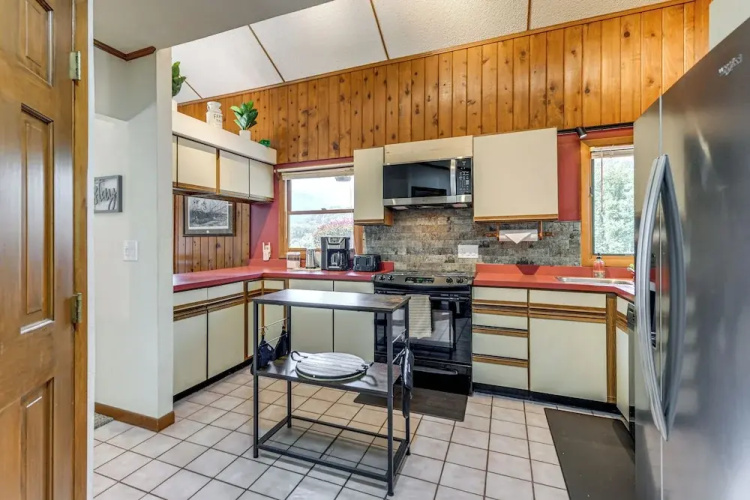 Ski, Hike & Fish: Mtn-view Maggie Valley Retreat