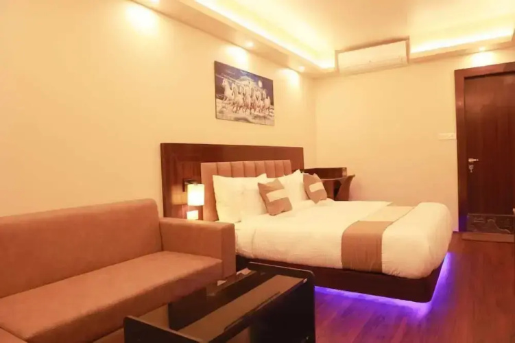 Xcelsior Hotel And Spa
