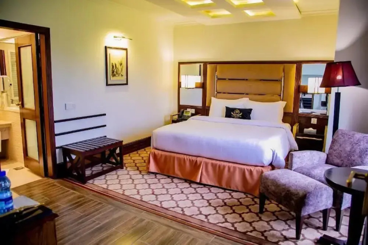 Saffron D'or Hotels Lahore