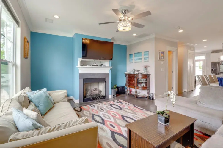 Walk to Ocean: Group Getaway in Virginia Beach!
