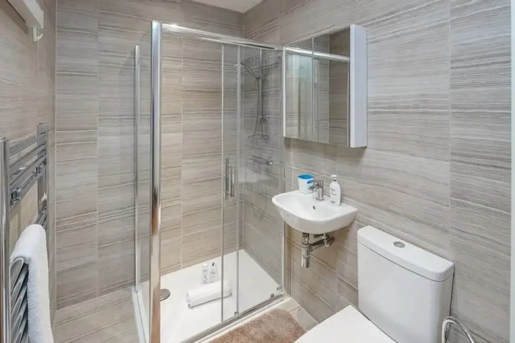 Modern 2bed 2bath, Sleeps 6, 4mins to Euston