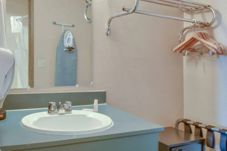 Howard Johnson Express Inn - Redding