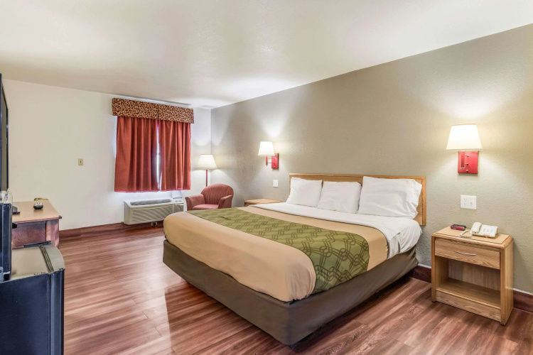 Econo Lodge Truman Inn