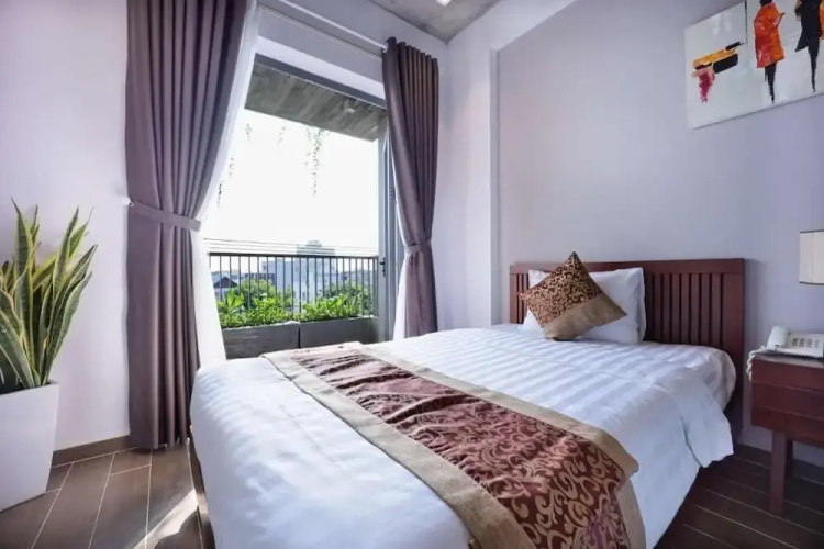 The Shine Hotel & Apartment