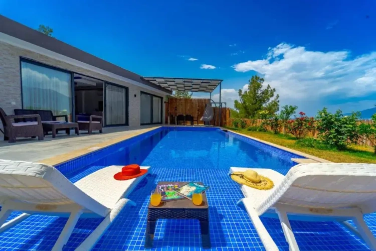 2 Bedrooms Villa