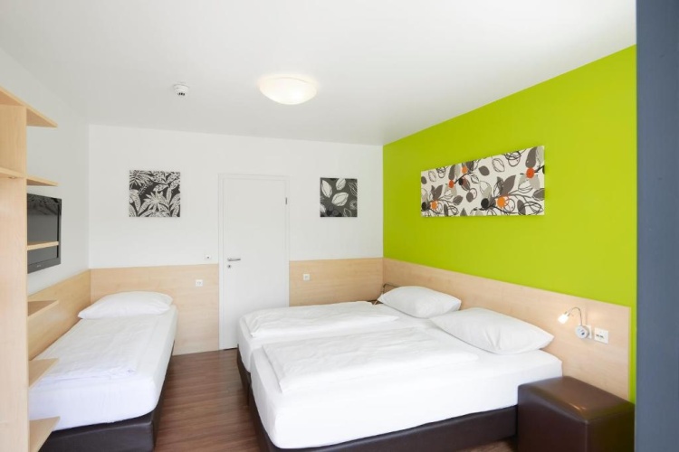 Standard Triple room