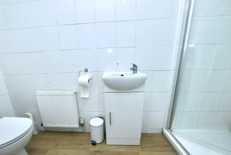 Beautiful 4-bed House in Erith
