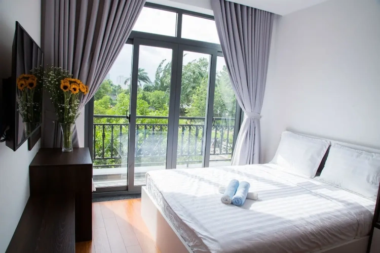Deluxe room with balcony and with park view