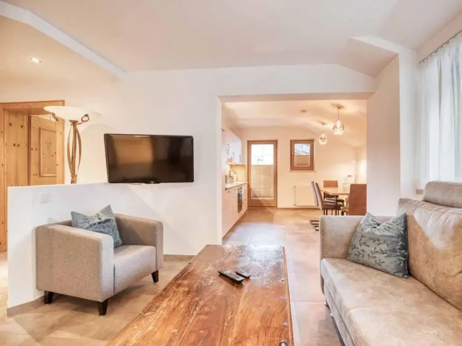 3 Bedrooms Apartment