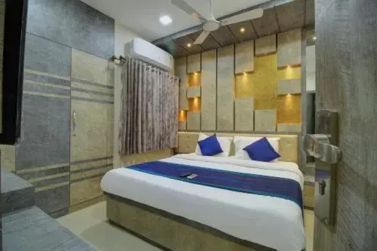 OYO 15442 Mahalakshmi Service Apartments