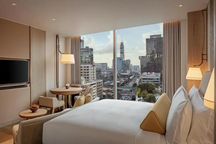Deluxe Double room with city view