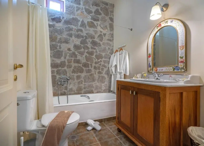 2 Bedrooms Villa