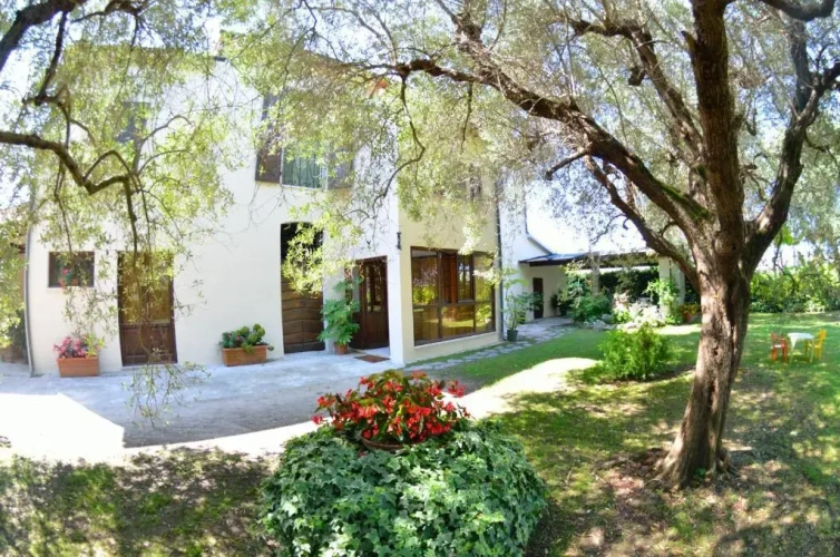 4 Bedrooms Double Cottage