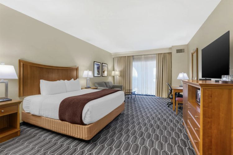 Best Western Plus Swiss Chalet Hotel & Suites