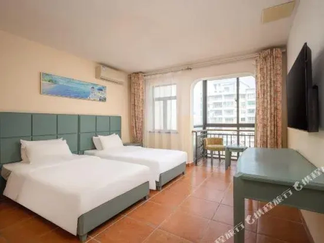 Standard Twin room with city view
