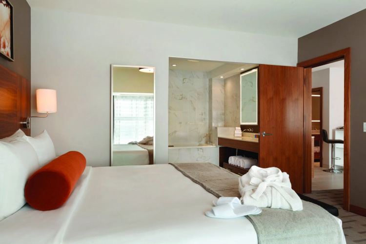 Radisson Hotel Conference Center Calgary Airport photo 8